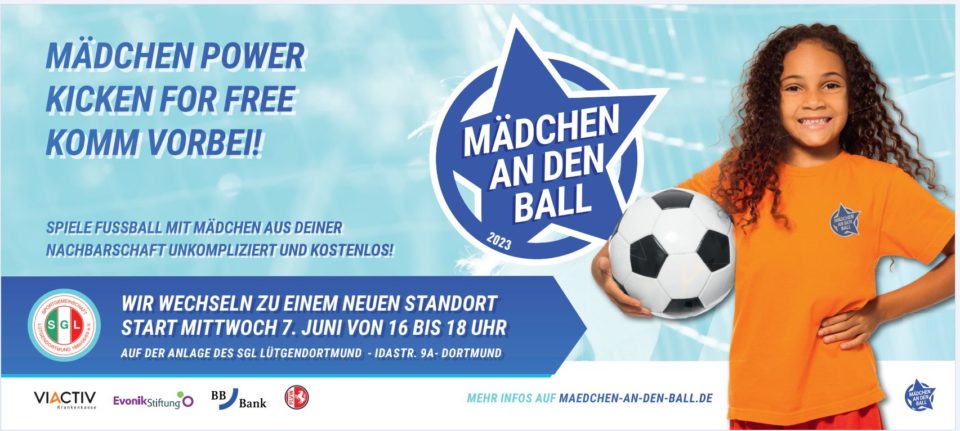 Mädchen an den Ball